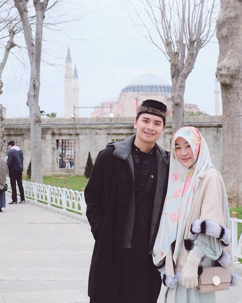 Menikah Lewat Taaruf, 8 Pasangan Artis ini Berujung Cerai, Ada yang Berakhir Musuhan!