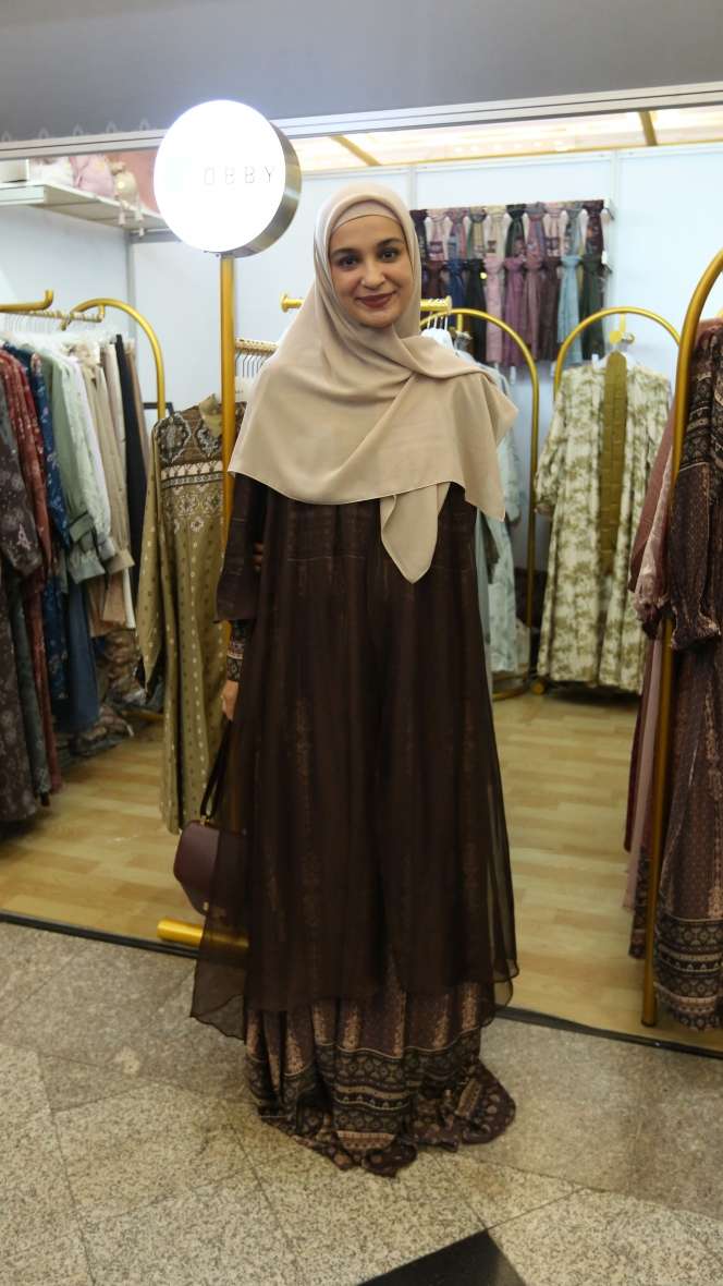 Koleksi Busana Muslim IFW, Jadi Inspirasi Shireen Sungkar Saat Lebaran