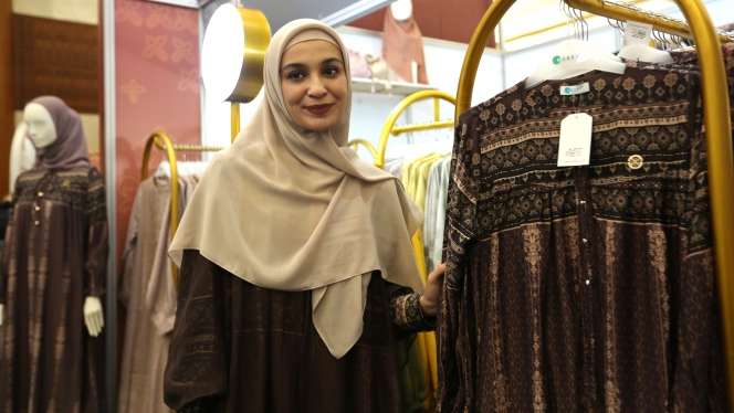 Koleksi Busana Muslim IFW, Jadi Inspirasi Shireen Sungkar Saat Lebaran