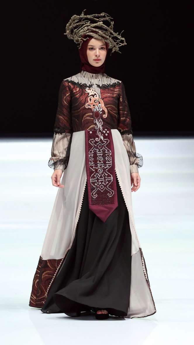 FOTO: 'Rakata Andala' Koleksi Terbaru Lia Alif di IFW 2023 