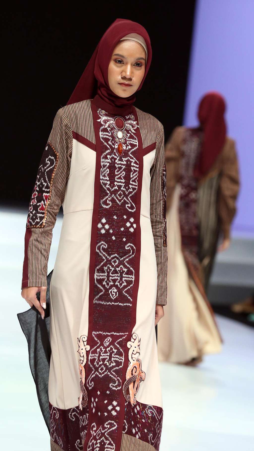 FOTO: 'Rakata Andala' Koleksi Terbaru Lia Alif di IFW 2023 