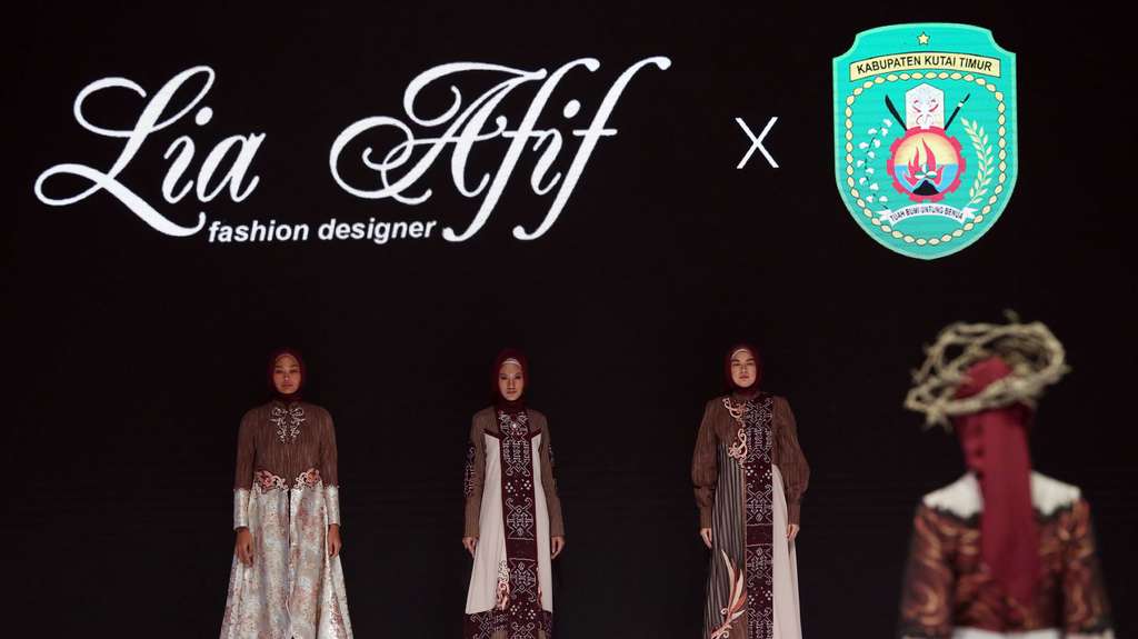 FOTO: 'Rakata Andala' Koleksi Terbaru Lia Alif di IFW 2023 