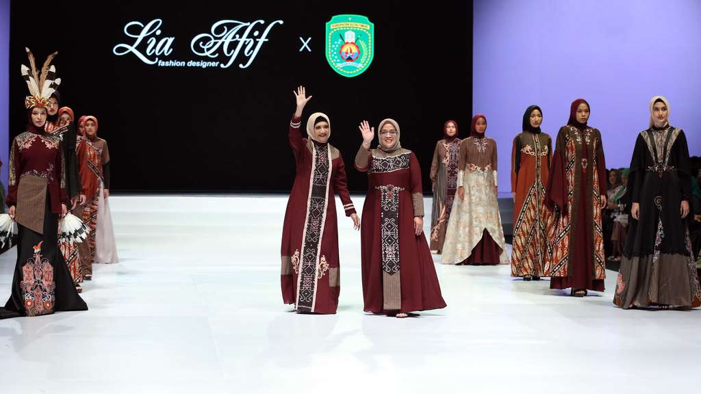 FOTO: 'Rakata Andala' Koleksi Terbaru Lia Alif di IFW 2023 