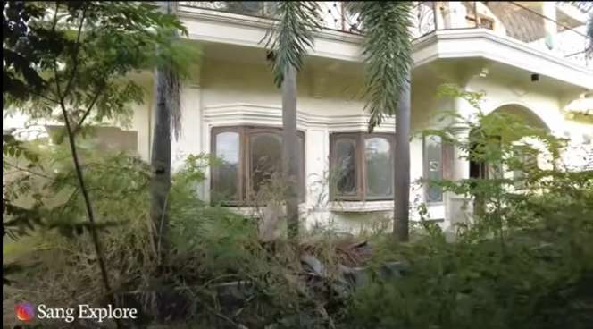 Potret Rumah Mewah Bak Istana yang Kini Terbengkalai, Isi Dalamnya Bikin Merinding, Ada Kisah Mistis yang Beredar!