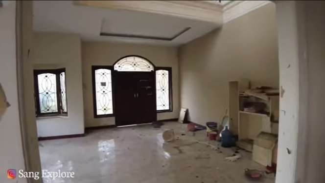 Potret Rumah Mewah Bak Istana yang Kini Terbengkalai, Isi Dalamnya Bikin Merinding, Ada Kisah Mistis yang Beredar!