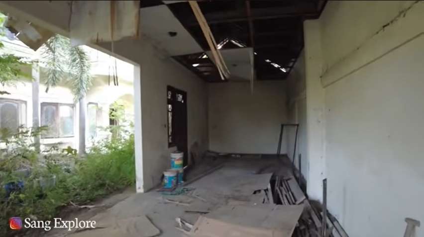Potret Rumah Mewah Bak Istana yang Kini Terbengkalai, Isi Dalamnya Bikin Merinding, Ada Kisah Mistis yang Beredar!