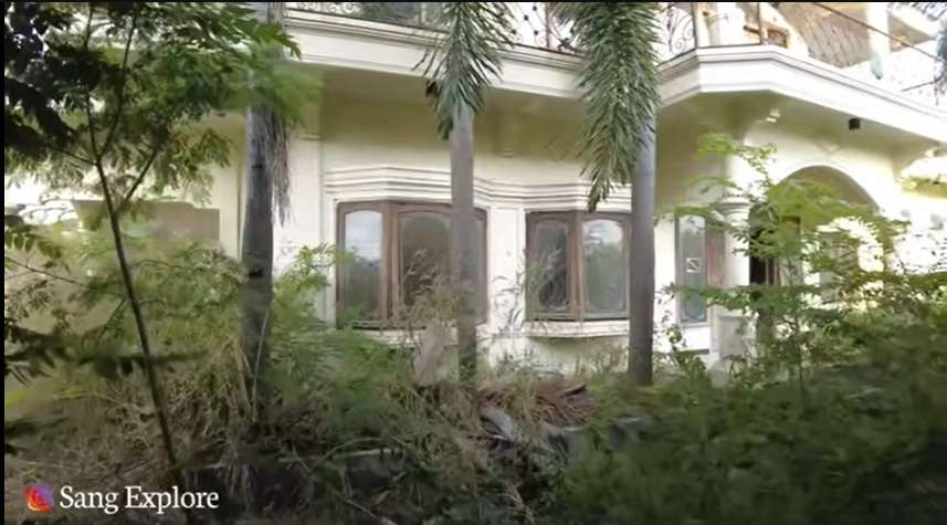 Potret Rumah Mewah Bak Istana yang Kini Terbengkalai, Isi Dalamnya Bikin Merinding, Ada Kisah Mistis yang Beredar!