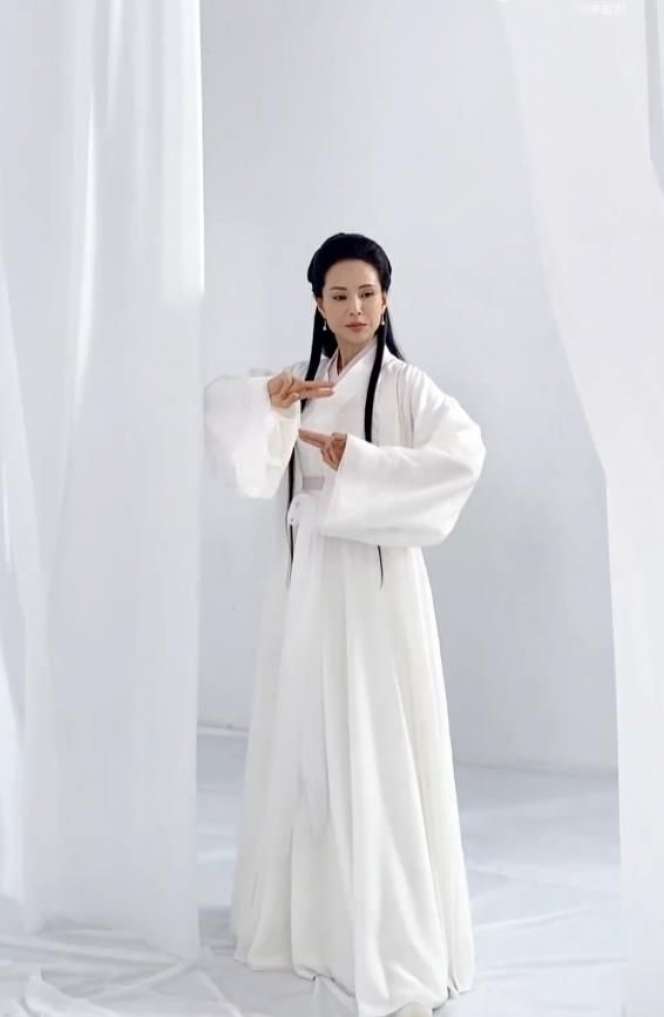 Masih Ingat Pemeran Bibi Lung di Return of the Condor Heroes? Penampilannya Kini Tuai Sorotan, Bikin Heboh Penggemar!