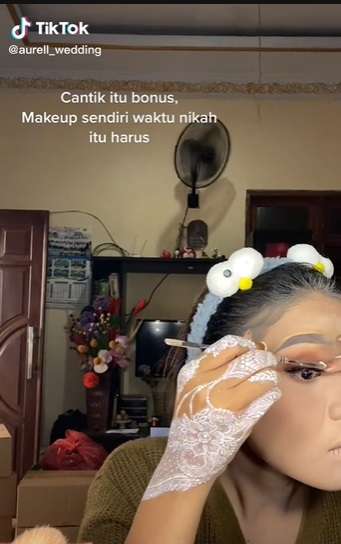 MUA Ini Pilih Makeup Sendiri di Hari Pernikahan, Hasilnya Diluar Dugaan, Begini Potretnya!