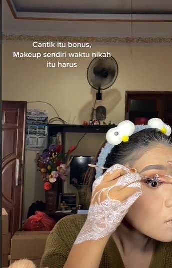 MUA Ini Pilih Makeup Sendiri di Hari Pernikahan, Hasilnya Diluar Dugaan, Begini Potretnya!