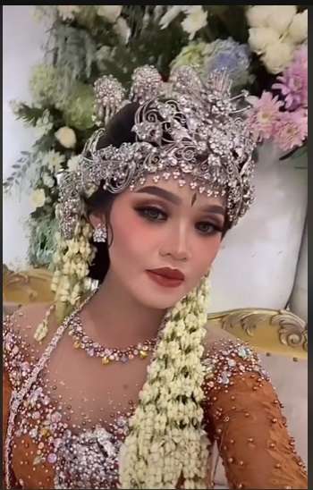 MUA Ini Pilih Makeup Sendiri di Hari Pernikahan, Hasilnya Diluar Dugaan, Begini Potretnya!