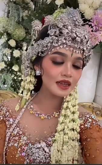 MUA Ini Pilih Makeup Sendiri di Hari Pernikahan, Hasilnya Diluar Dugaan, Begini Potretnya!