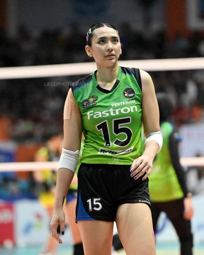Adu Potret Gaya Yolla Yuliana VS Shella Bernadetha, Pemain Voli Andalan Timnas, Paras Cantiknya Bikin Klepek-klepek!