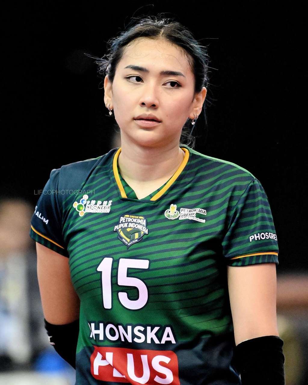 Adu Potret Gaya Yolla Yuliana VS Shella Bernadetha, Pemain Voli Andalan Timnas, Paras Cantiknya Bikin Klepek-klepek!