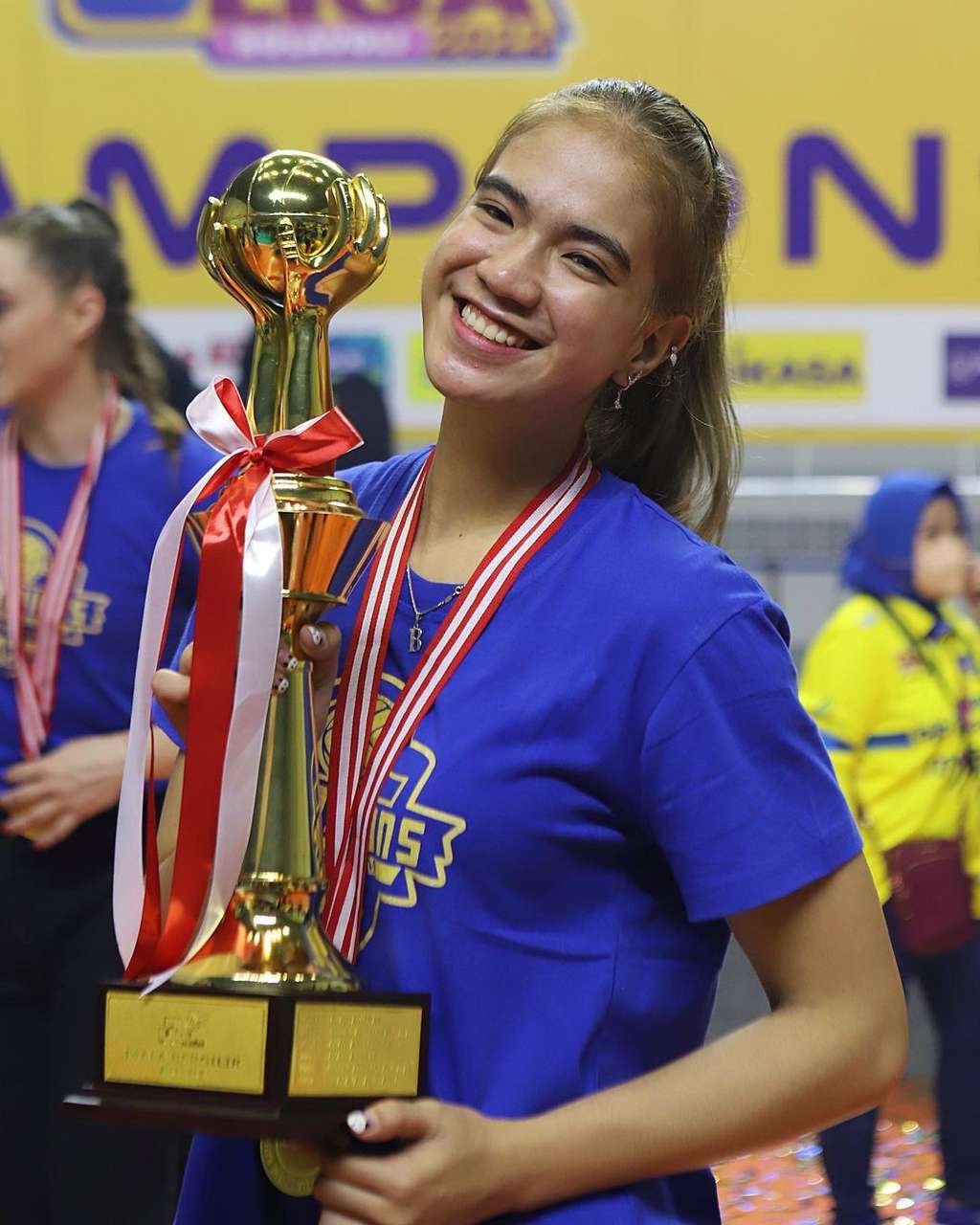 Adu Potret Gaya Yolla Yuliana VS Shella Bernadetha, Pemain Voli Andalan Timnas, Paras Cantiknya Bikin Klepek-klepek!