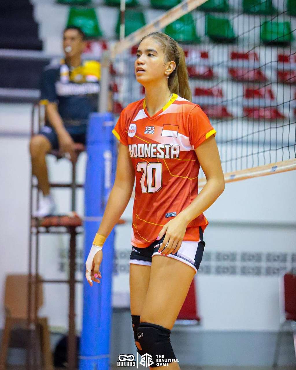 Adu Potret Gaya Yolla Yuliana VS Shella Bernadetha, Pemain Voli Andalan Timnas, Paras Cantiknya Bikin Klepek-klepek!