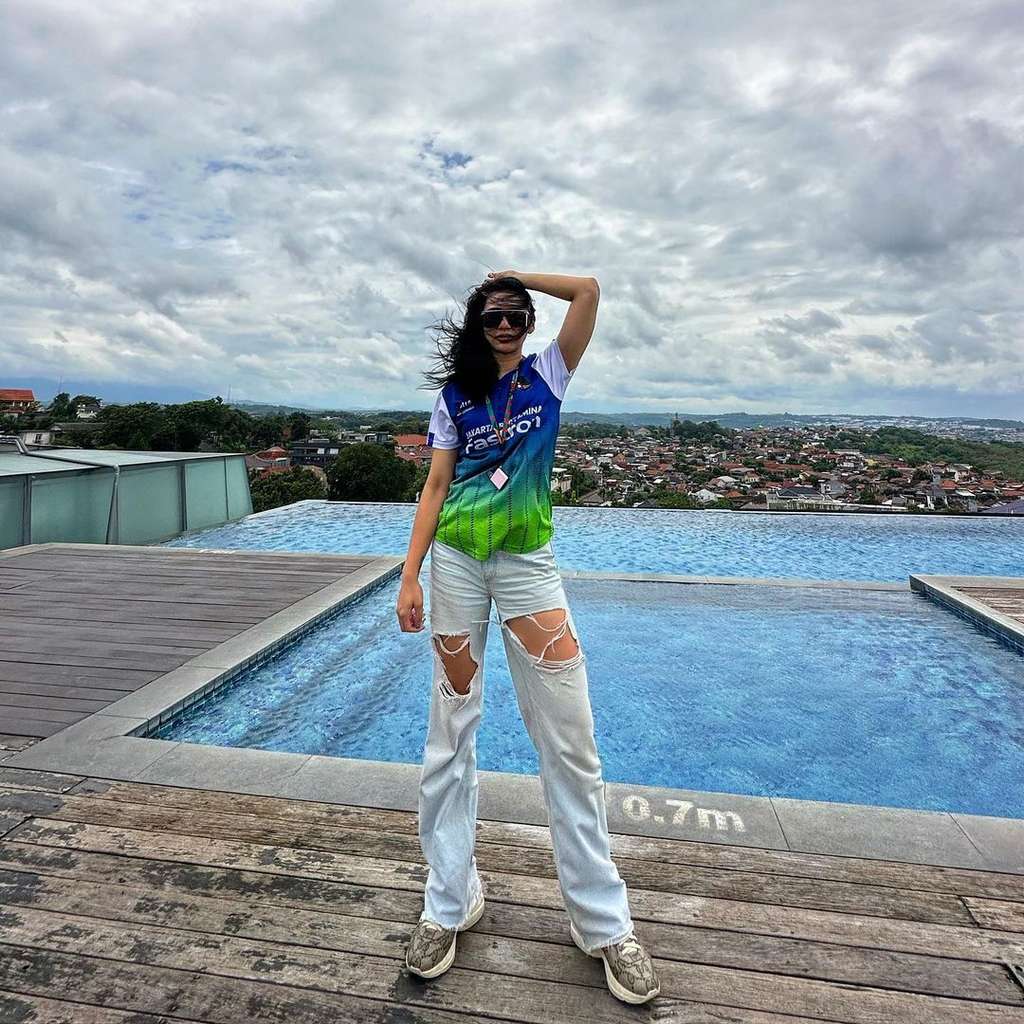 Adu Potret Gaya Yolla Yuliana VS Shella Bernadetha, Pemain Voli Andalan Timnas, Paras Cantiknya Bikin Klepek-klepek!
