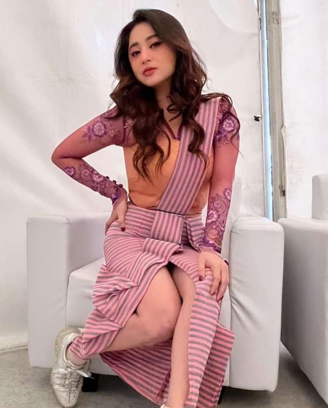 Sederet Seleb Cantik yang Gagal di Pernikahan Ketiga