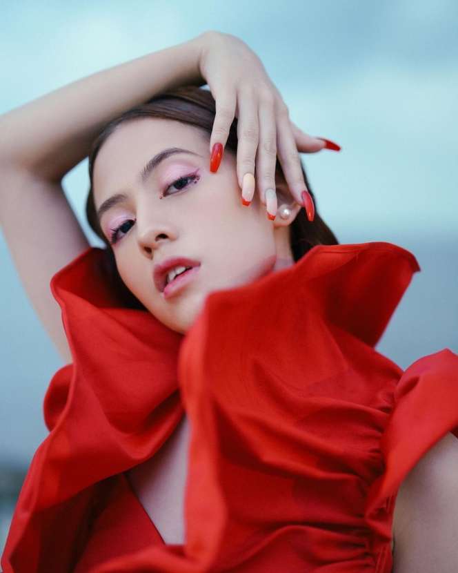 Sederet Kontroversi Adhisty Zara yang Bikin Heboh Jagat Maya