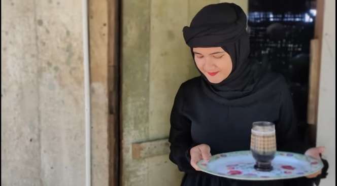 Potret Janda Cantik Keturunan Uzbekistan yang Tinggal di Sukabumi, Parasnya Bak Bidadari Turun ke Bumi, Penampilannya Bikin Adem!