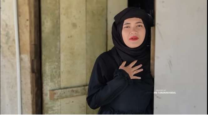 Potret Janda Cantik Keturunan Uzbekistan yang Tinggal di Sukabumi, Parasnya Bak Bidadari Turun ke Bumi, Penampilannya Bikin Adem!