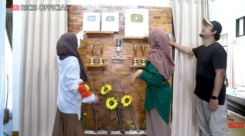 10 Potret Markas Nissa Sabyan dan Ayus yang Jarang Tersorot, Dalamnya Bikin Terkejut!