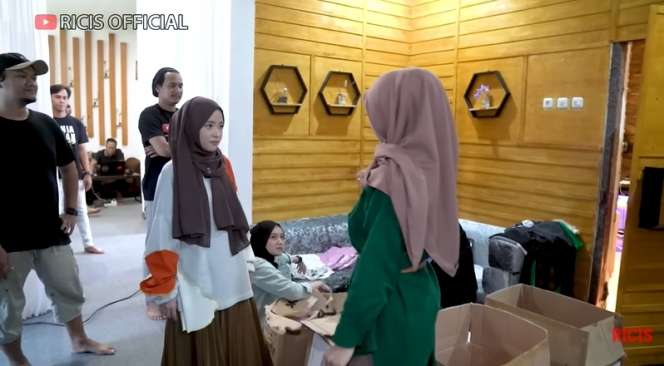 10 Potret Markas Nissa Sabyan dan Ayus yang Jarang Tersorot, Dalamnya Bikin Terkejut!