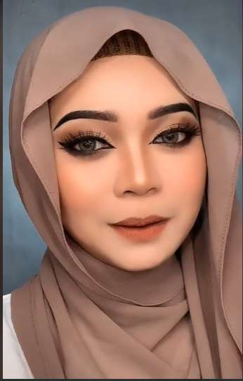 Potret Transformasi Makeup Wanita Ini Bikin Pangling, Hasilnya Beda Banget, Tekniknya Bikin Geleng-geleng Kepala!
