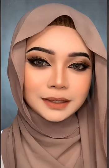 Potret Transformasi Makeup Wanita Ini Bikin Pangling, Hasilnya Beda Banget, Tekniknya Bikin Geleng-geleng Kepala!