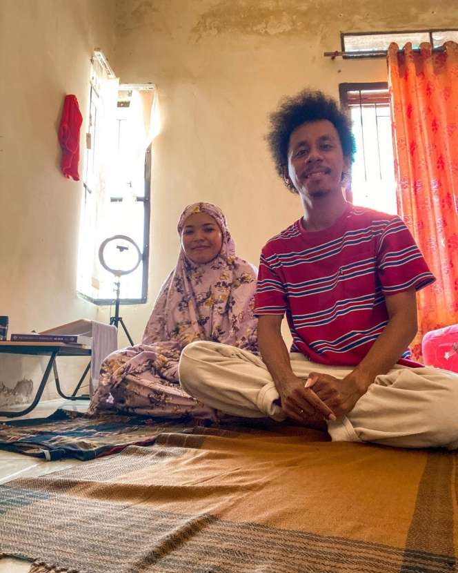 Potret Sosok Asli Komang di Balik Lagu Ciptaan Raim Laode