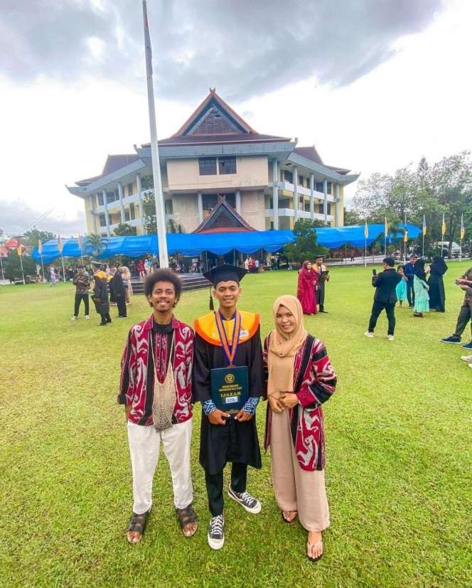 Potret Sosok Asli Komang di Balik Lagu Ciptaan Raim Laode