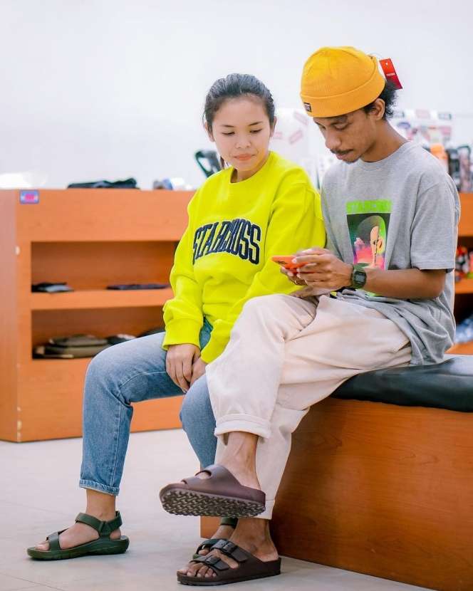 Potret Sosok Asli Komang di Balik Lagu Ciptaan Raim Laode