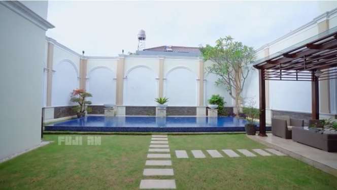 12 Potret Isi Rumah Baru Fuji yang Megah Bak Istana Seharga Rp 13,5 Miliar, Penuh Fasilitas Canggih!