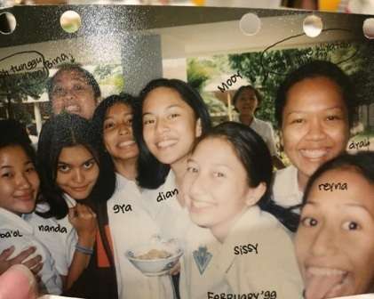 11 Foto Lawas Artis Senior Saat SMA, Rieta Amalia Plek Ketiplek Nagita Slavina, Cantik & Bening Banget!