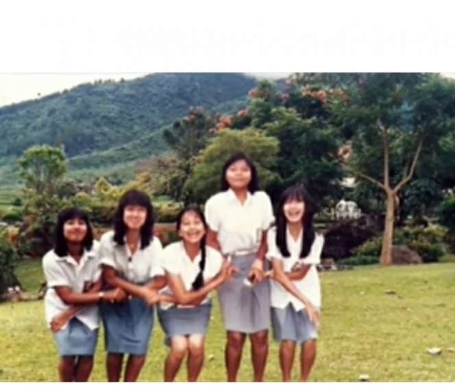 11 Foto Lawas Artis Senior Saat SMA, Rieta Amalia Plek Ketiplek Nagita Slavina, Cantik & Bening Banget!