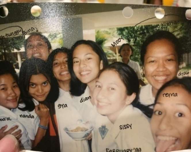 11 Foto Lawas Artis Senior Saat SMA, Rieta Amalia Plek Ketiplek Nagita Slavina, Cantik & Bening Banget!