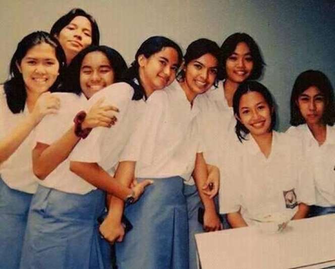11 Foto Lawas Artis Senior Saat SMA, Rieta Amalia Plek Ketiplek Nagita Slavina, Cantik & Bening Banget!
