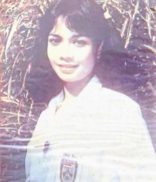 11 Foto Lawas Artis Senior Saat SMA, Rieta Amalia Plek Ketiplek Nagita Slavina, Cantik & Bening Banget!