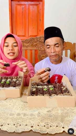 10 Potret Pasangan Beda Usia 36 Tahun yang Viral, Disebut Bak Ayah & Anak, Nasib Sang Wanita Bikin Haru