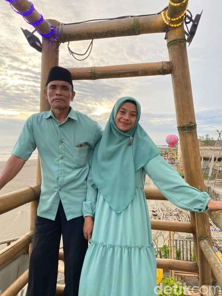 10 Potret Pasangan Beda Usia 36 Tahun yang Viral, Disebut Bak Ayah & Anak, Nasib Sang Wanita Bikin Haru