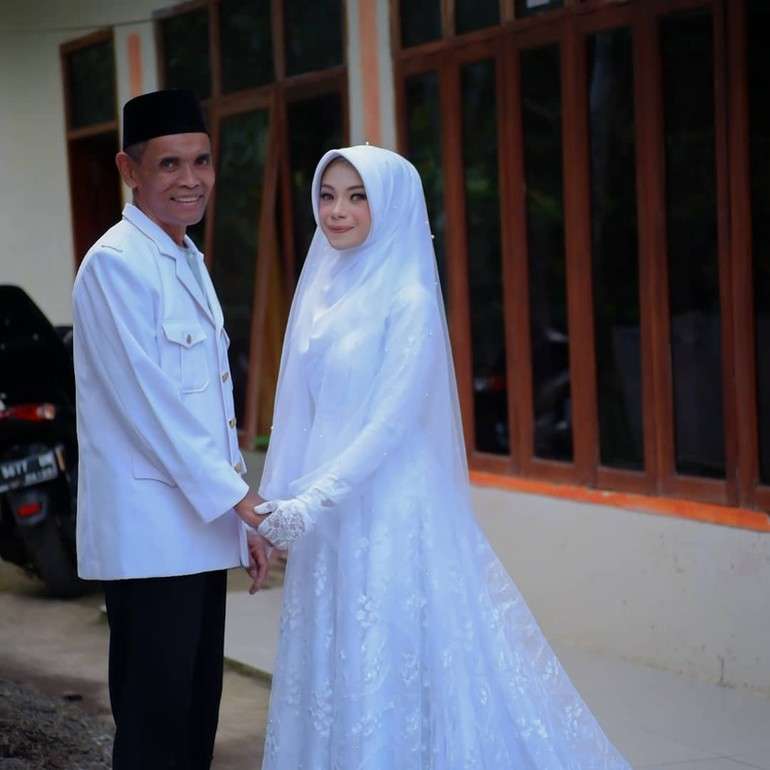 10 Potret Pasangan Beda Usia 36 Tahun yang Viral, Disebut Bak Ayah & Anak, Nasib Sang Wanita Bikin Haru