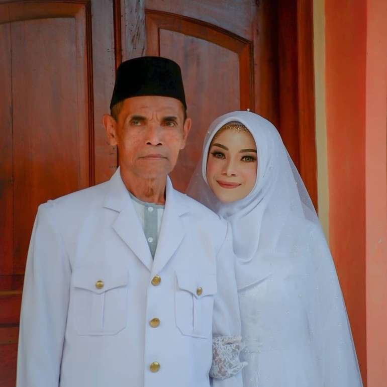 10 Potret Pasangan Beda Usia 36 Tahun yang Viral, Disebut Bak Ayah & Anak, Nasib Sang Wanita Bikin Haru
