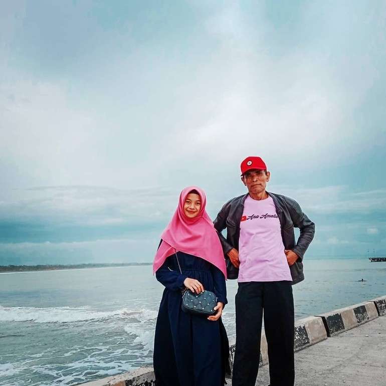 10 Potret Pasangan Beda Usia 36 Tahun yang Viral, Disebut Bak Ayah & Anak, Nasib Sang Wanita Bikin Haru