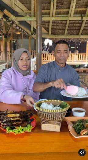 10 Potret Pasangan Beda Usia 36 Tahun yang Viral, Disebut Bak Ayah & Anak, Nasib Sang Wanita Bikin Haru