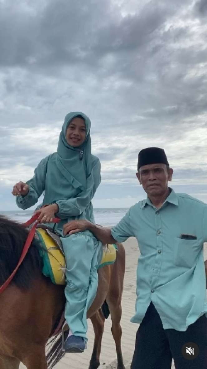 10 Potret Pasangan Beda Usia 36 Tahun yang Viral, Disebut Bak Ayah & Anak, Nasib Sang Wanita Bikin Haru