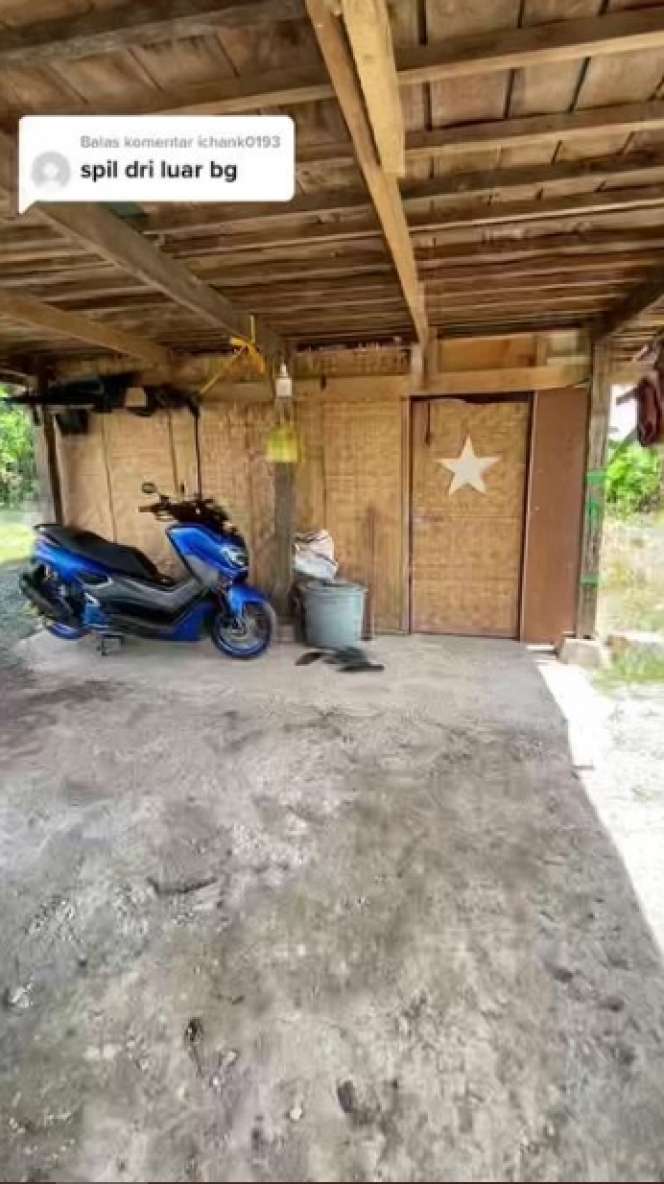 10 Potret Rumah Anti Sombong, Luarnya Gubuk Jelek dari Bambu, Dalamnya Bak Apartemen Mewah, Keren Abis!