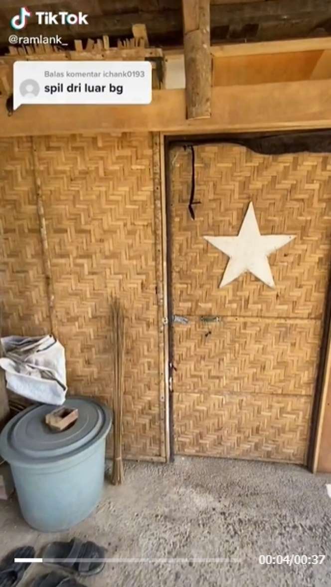 10 Potret Rumah Anti Sombong, Luarnya Gubuk Jelek dari Bambu, Dalamnya Bak Apartemen Mewah, Keren Abis!
