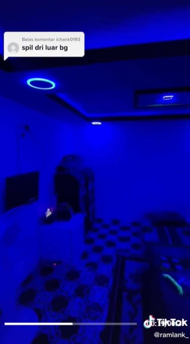 10 Potret Rumah Anti Sombong, Luarnya Gubuk Jelek dari Bambu, Dalamnya Bak Apartemen Mewah, Keren Abis!