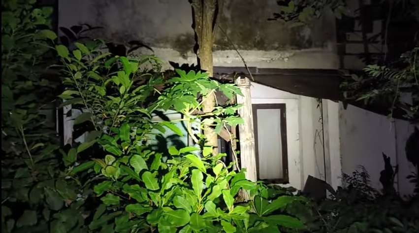 Potret Rumah Mewah Milik Mumun Janda Kaya Raya, Kini Terbengkalai Jadi Super Horor, Warga Sering Lihat Pocong!