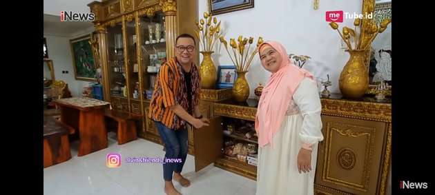 Potret Rumah Mewah Mamah Dedeh, Serba Berlapis 'Emas'!